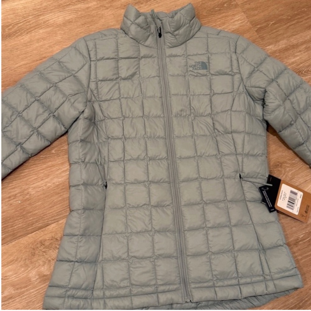 The North Face Women's Light Gray Puffer Jacket